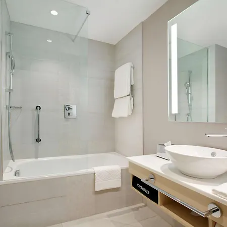 호텔 Hilton Garden Centre 4*