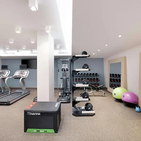 Hilton Garden Centre فندق