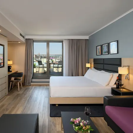 Hilton Garden Centre Hotel