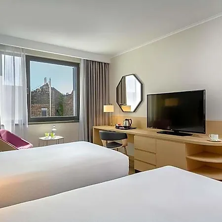 Hilton Garden Centre Hotel