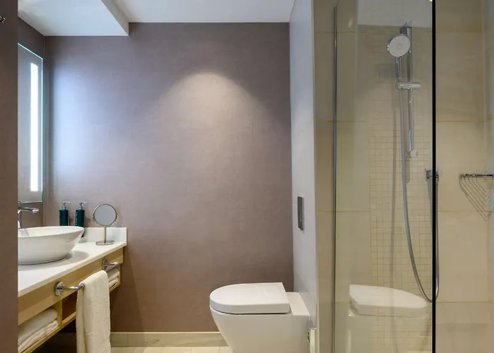 Hilton Garden Centre Hotel