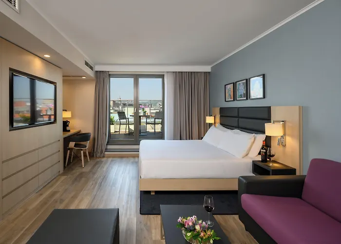 Hilton Garden Centre فندق